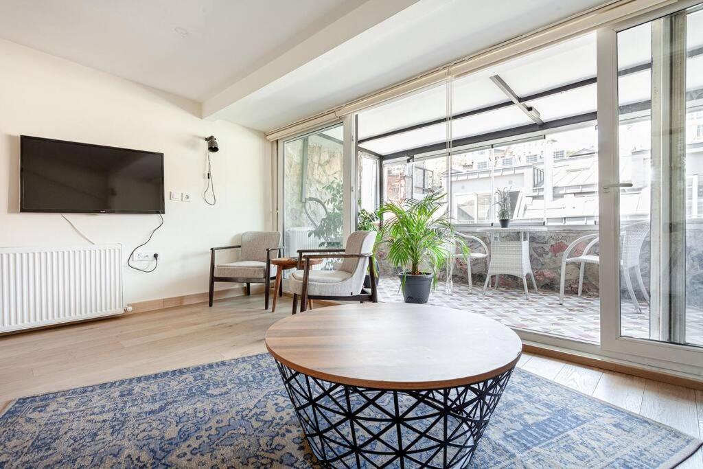 Prime Location With Terrace *