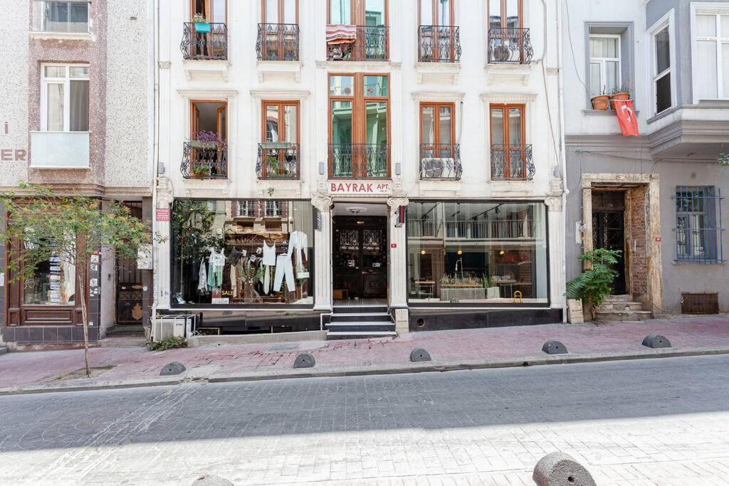 Prime Location With Terrace *