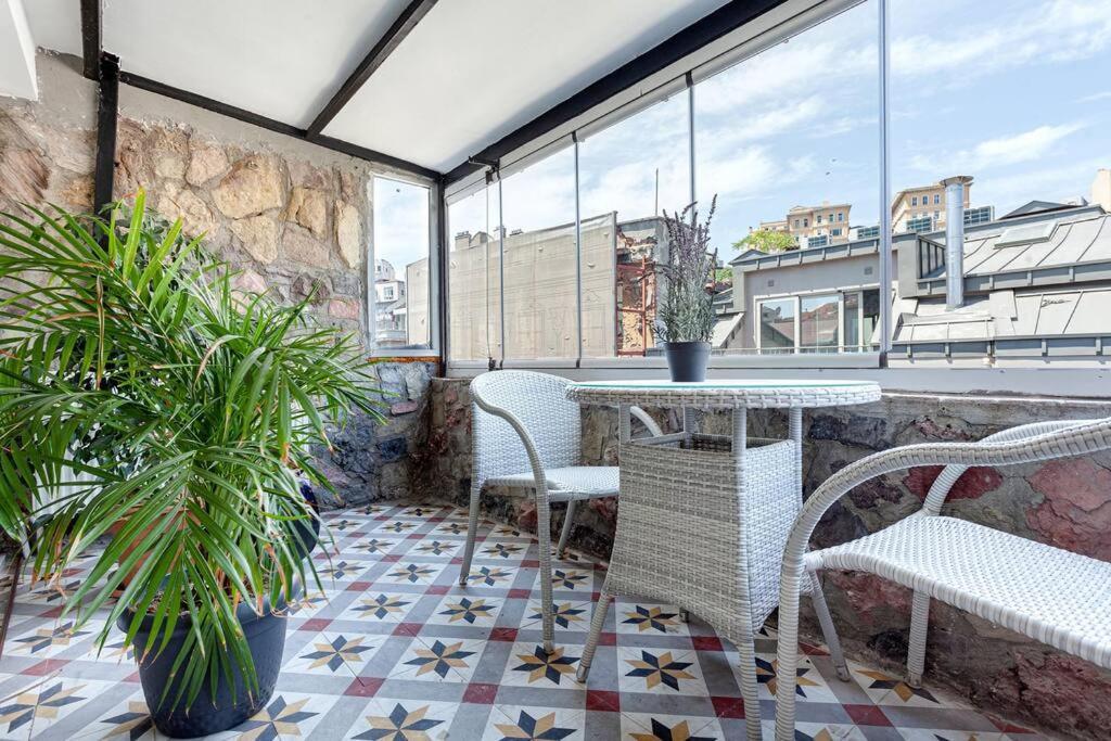 Prime Location With Terrace * İstanbul