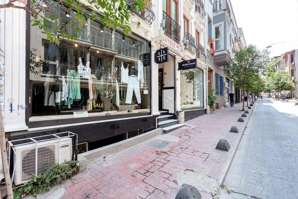 Prime Location With Terrace Daire İstanbul